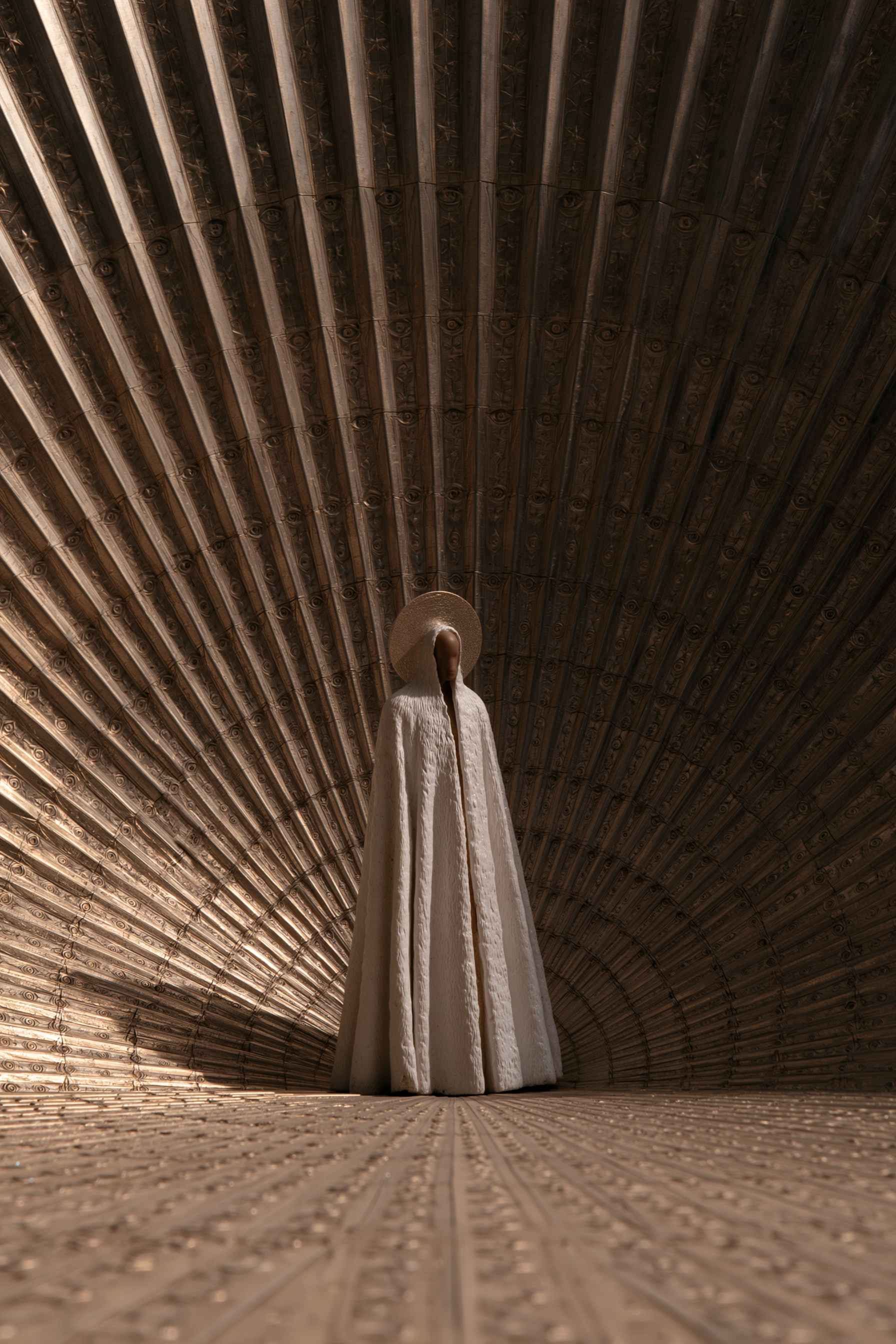 白袍无面者坠入霓虹分形之门