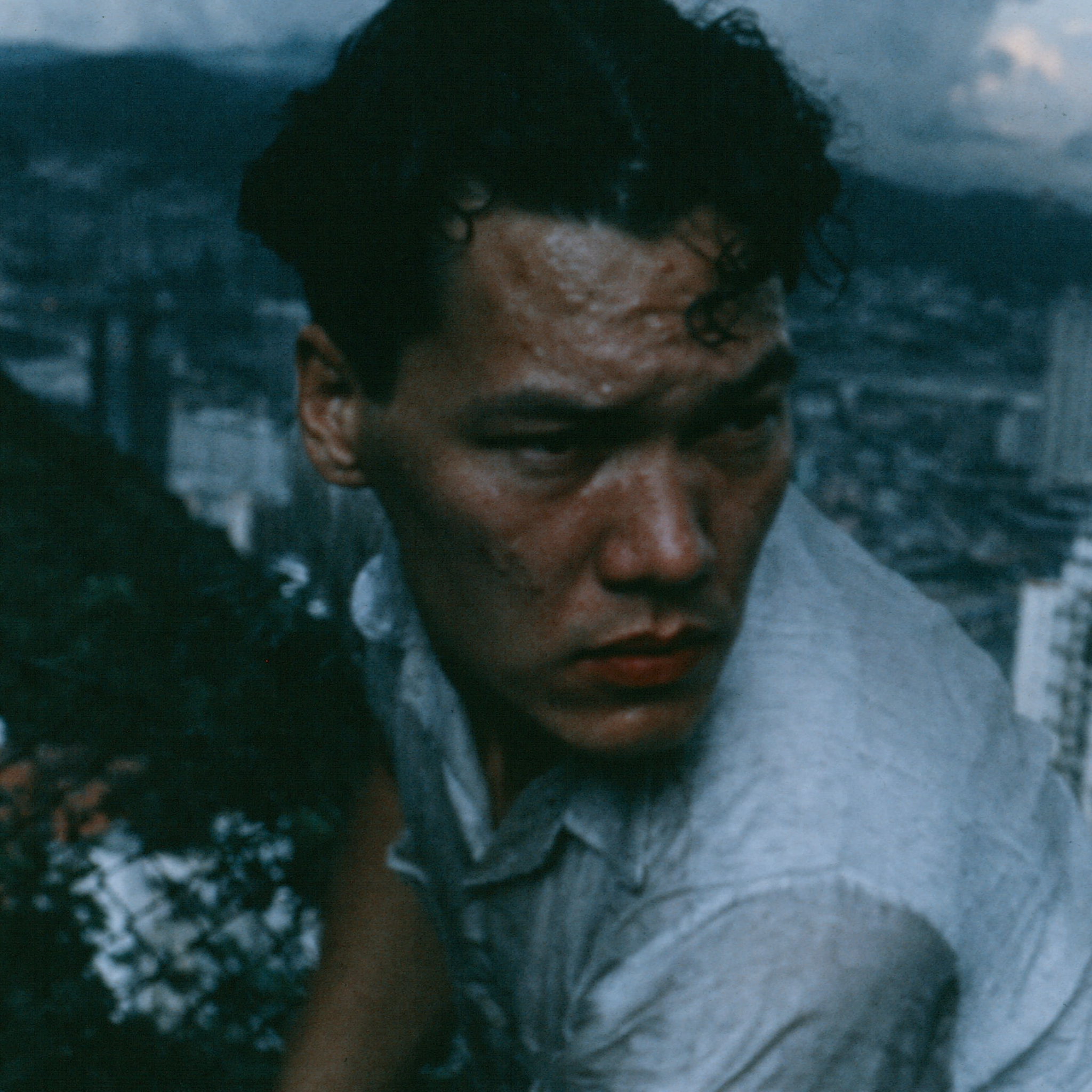 香港の映画的なハンサム男性